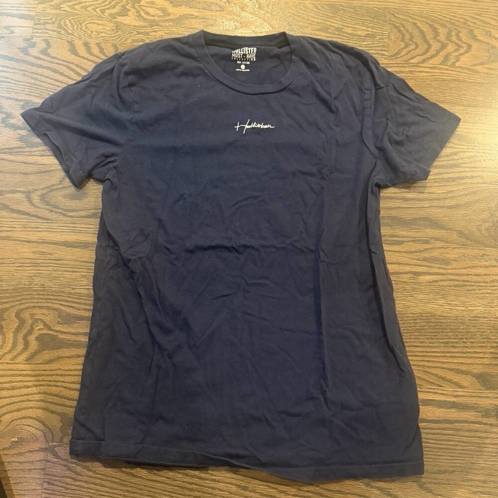 Hollister Must-Have Collection T-Shirt Men's Small Navy Script Logo Crew
